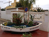 El Mosqui outside