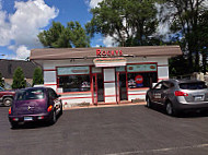 Rocky's Drive-in outside