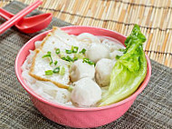 Sān Cái Yú Dàn Fěn Miàn San Choi Noodle food