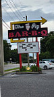 The Pig Bar-B-Q outside