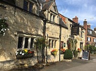 Royal Oak Inn outside