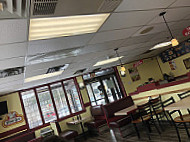 Dixie Lee Chicken & Seafood inside