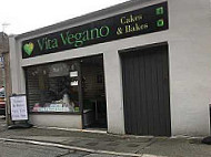 Vita Vegano outside