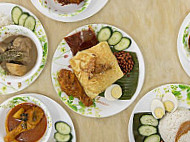 Daporr Akak Gemok's food