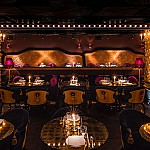 Park Chinois inside