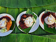 Nasi Lemak Kuali Bonda Taman Connaught Avenue food