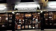 The Leading Light J D Wetherspoon inside