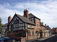 The Bull's Head outside