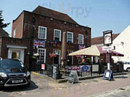 The Red Lion outside