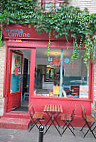 La Petite Cantine outside