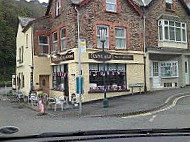 Lyndale Tea Rooms outside