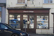 Dave's Fish Chips outside