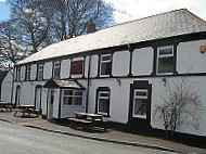 The Gwyn Arms outside