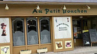 Le Petit Bouchon outside