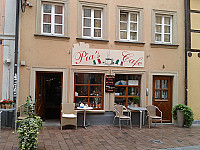 Pias Café inside