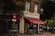 Le Bistro de l'Amiral inside