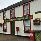 Caffi Wiwer Goch Red Squirrel Cafe outside