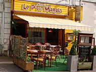 Le P'tit Marais outside