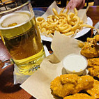 Hooters Davenport food