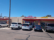 Los Reyes Bakery Panaderia outside