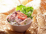 Yong Xing Abalone Noodle Yǒng Xīn Bào Yú Guǒ Tiáo food