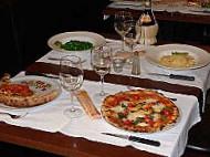 Pizzeria Mezza Luna food