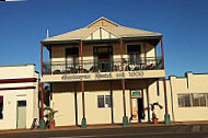 Leahys Gascoyne Hotel outside