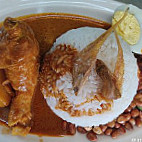 Nasi Lemak Berlauk (muslim Food) 313 Lucky Cafe food