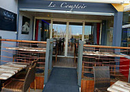 Le comptoir inside