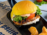 Qis Burger food