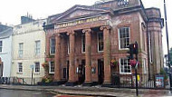 Wetherspoon's Robert The Bruce outside