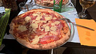 Pizza D'or food