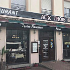 Aux Trois Gouts outside