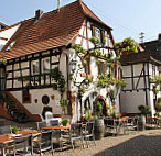 Weinstube In Der Alten Brennerei In Gleiszellen inside