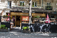 Les Fondus de la Raclette Montparnasse outside