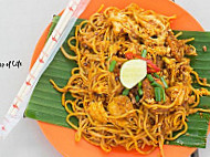 Mee Goreng Mamak Daun Pisang inside