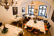 Weinhaus Neuner food