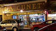 La Cuneta outside