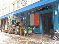 Le Saint Patrick outside