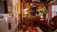 Bistrot De L'horloge inside