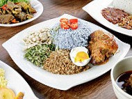 Warung Keluarga Kak Mah Pekan food