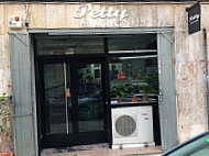 Petty Art En Cuina outside