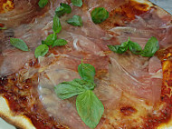 Hansls Holzofenpizzeria food