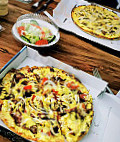 Pizzeria Troja food