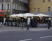 Café De La Paix outside