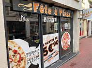 Fête À Pizza outside