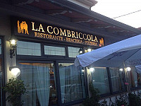 La Combriccola outside