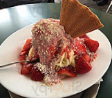 Eis Cafe Dolomiti food