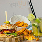 Cactus – Cocktails Burger food