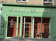 Le Camion De Mamie outside